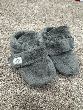 UGG Baby Booties / Slippers (Size 04/05)